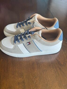 Tommy Hilfiger Men’s Beige, Navy and White Low-Top Sneakers